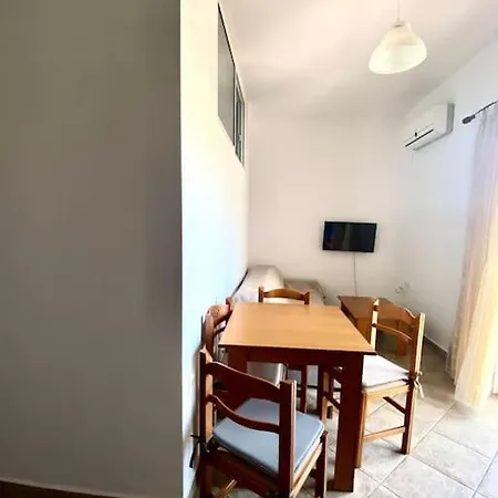 Spacious 2 Apartment